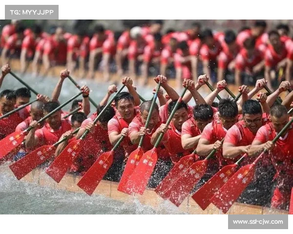 群众赛事龙舟项目鼓声擂动，展现传统体育文化