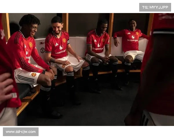 老特拉福德球场迎曼联阿森纳焦点战，百年球场再焕活力